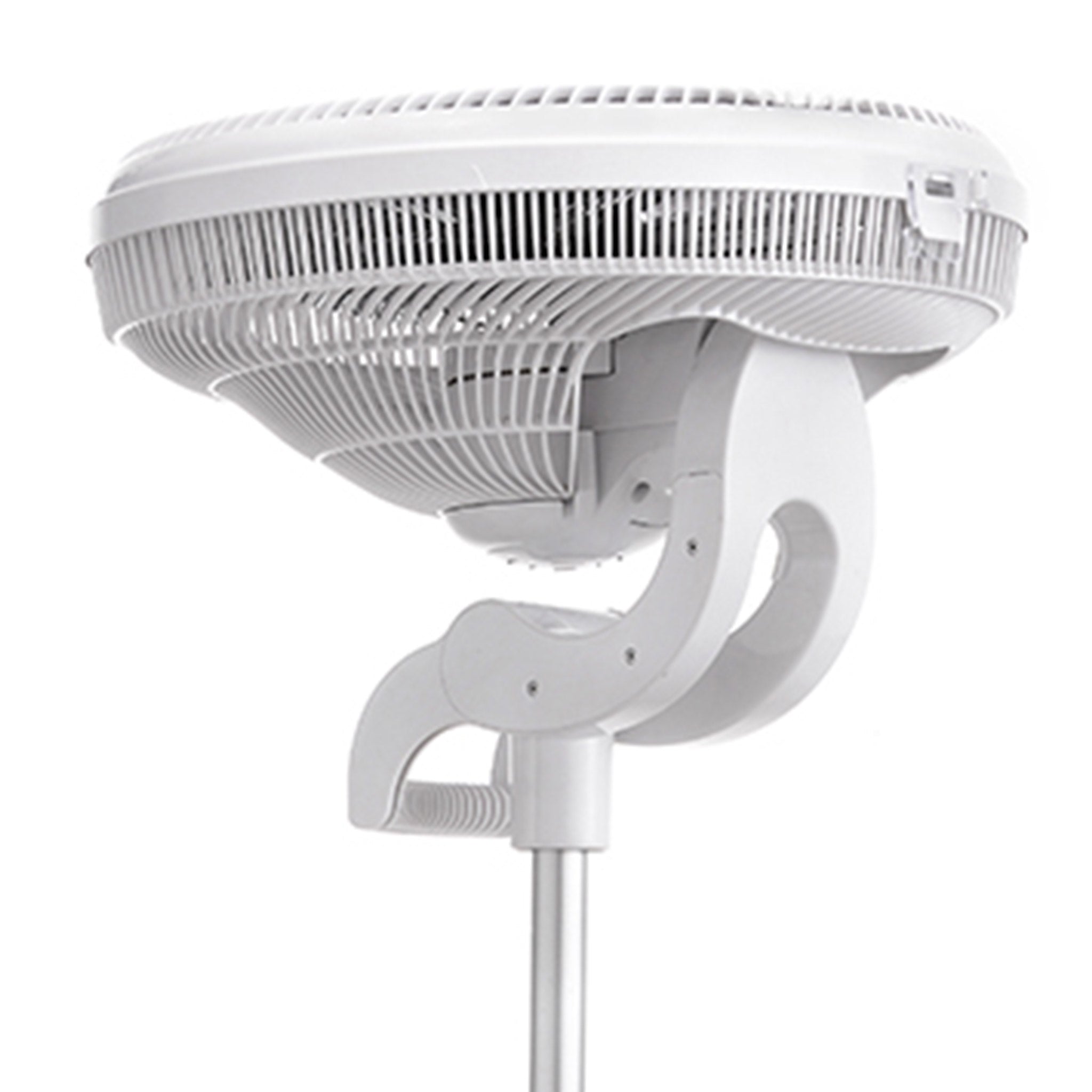 With a Kinetic fan simply tilt the head upwards to circulate the air efficiently with its 90° head tilt function